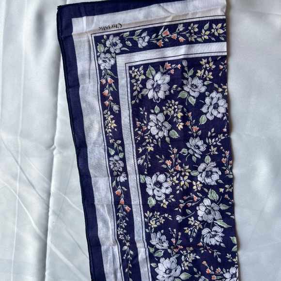 Handkerchief - Picture 2 of 3